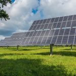 Granada lidera la energía renovable en España. Descubre cómo sus plantas solares y empresas de energía expanden la energía verde hacia América Latina.